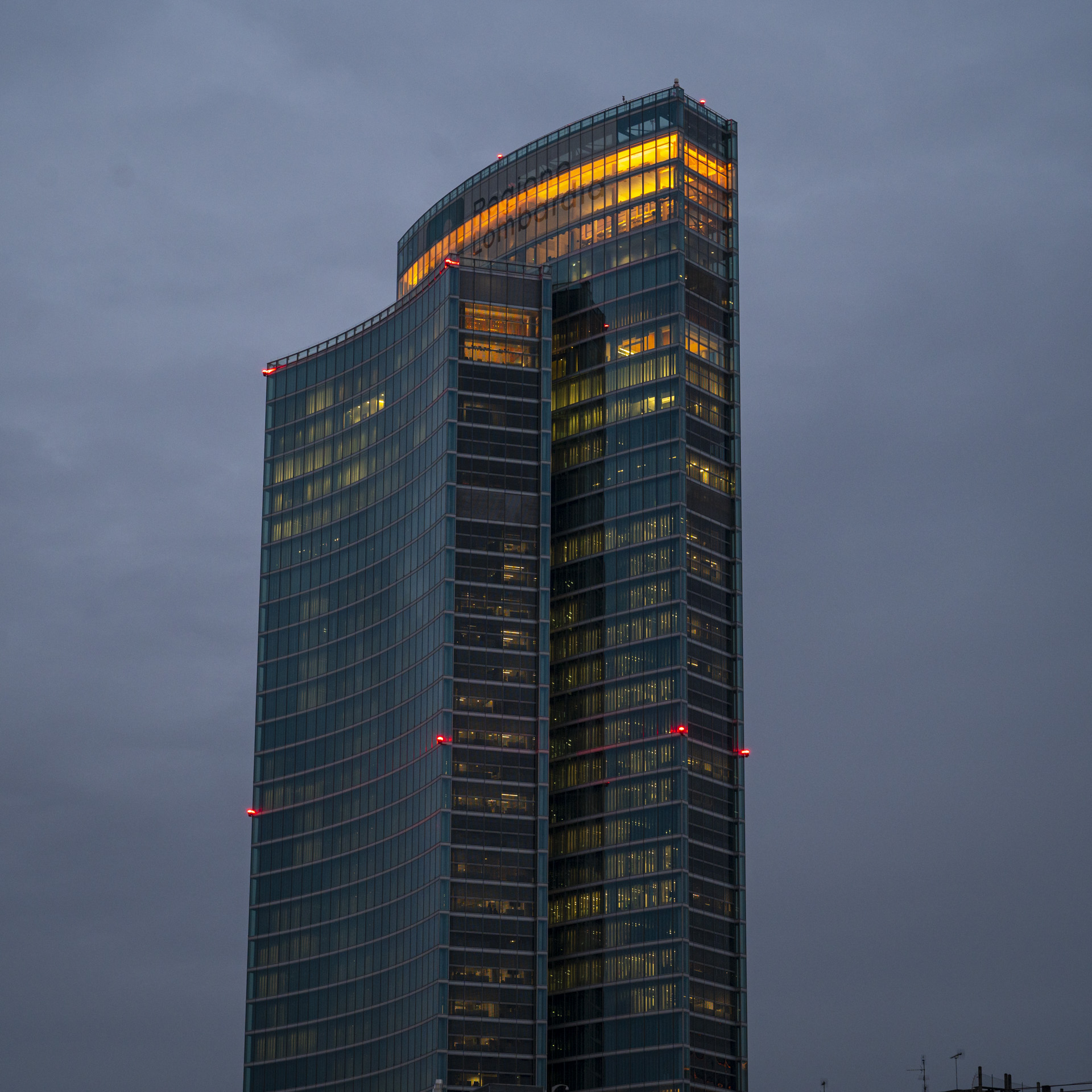 Palazzo Lombardia arancio