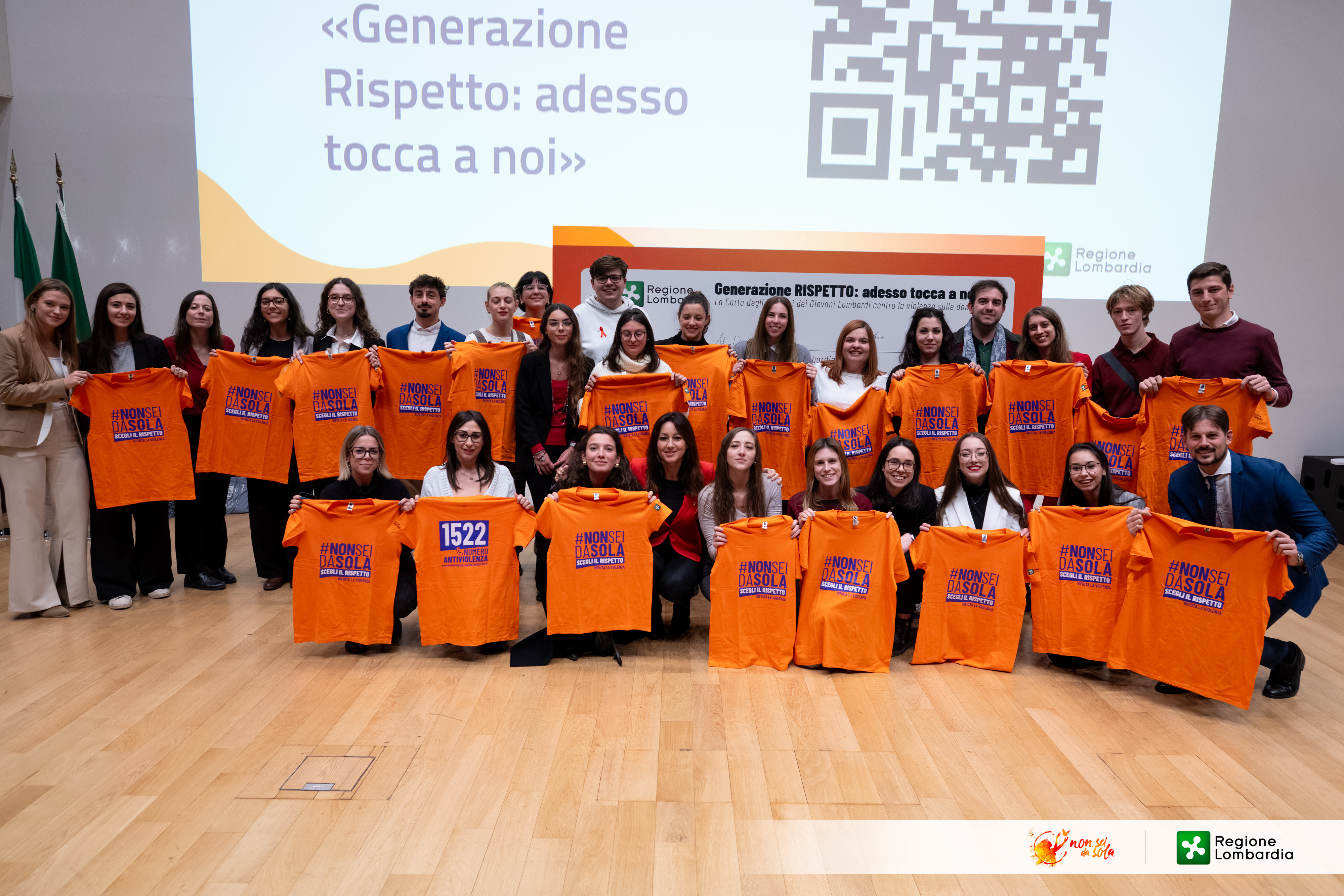 Foto di gruppo sul palco 2